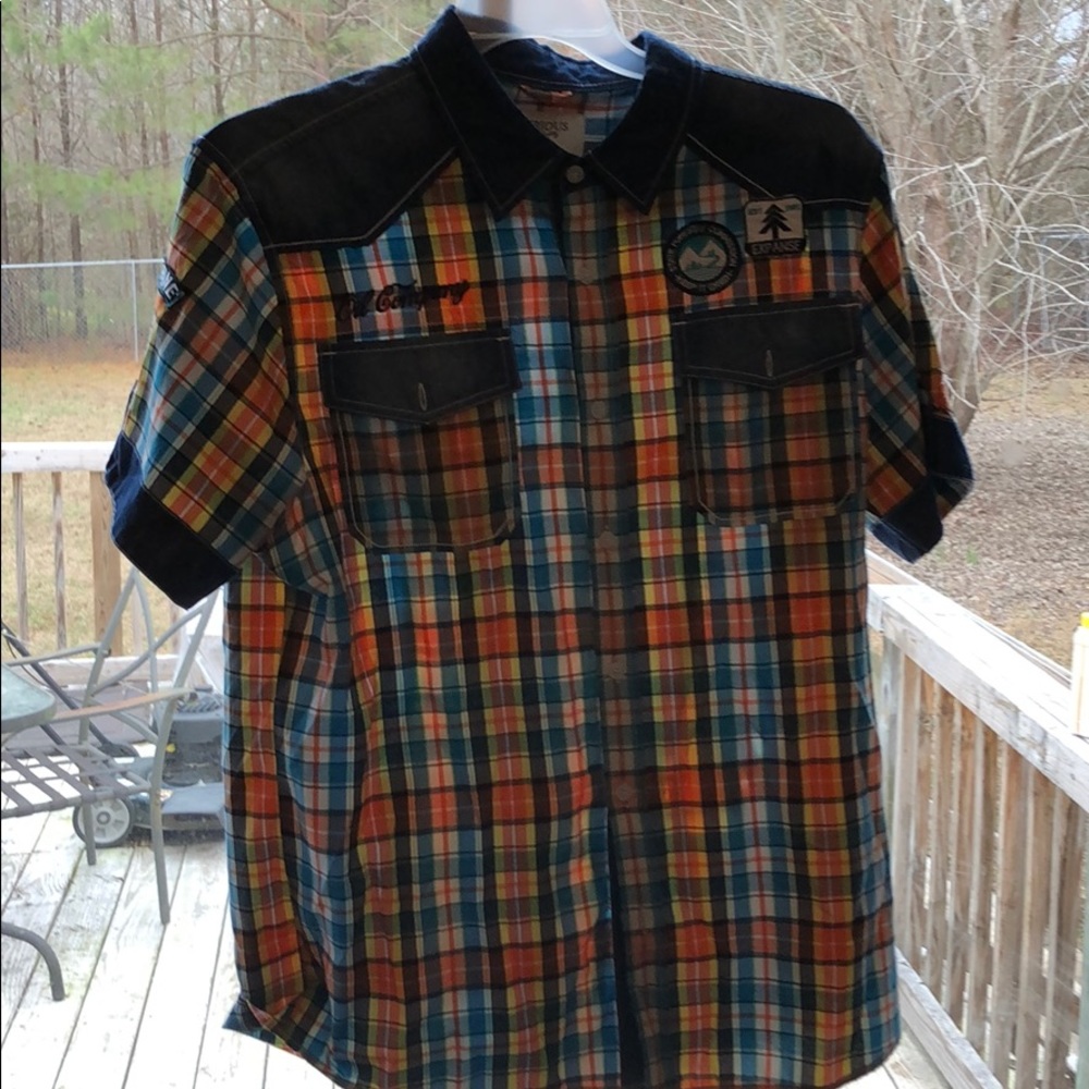 Nice shirt with some unique stitching!